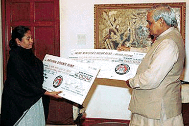 Prime Minister Atal Bihari Vajpayee receiving cheques of rupees over 11 crore for Prime Minister's Relief Fund and National Defence Fund from Union Railway Minister Mamta Banerjee, at his residence in New Delhi on Saturday