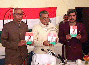 Haryana Pradesh Congress President Bhupender Singh Hooda releasing the Congress manifesto for the forthcoming Assembly election in Rohtak on Sunday