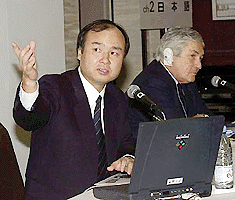 Softbank Corp. President Masayoshi Son, left, gestures as he speaks during a joint news conference with World Bank Group President James D. Wolfensohn, right, in Tokyo on Monday. They announced that the International Finance Corp, a unit of the World Bank, and Softbank will set up a joint venture called Softbank Emerging Markets to provide technology, legal and management support to Internet business entrepreneurs in developing nations. 