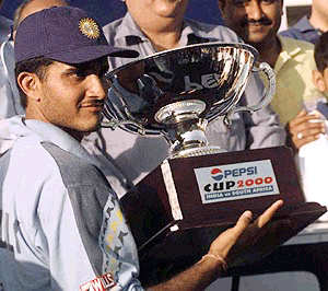 Skipper Saurav Ganguly receiving the Pepsi Cup for India's 3-2 series victory in the One-day International against South Africa at Nagpur on Sunday
