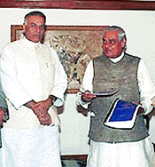 Finance Minister Yashwant Sinha presenting the recommendation report of "Group on India Hydrocarbon Vision -2025" to Prime Minister Atal Behari Vajpayee in New Delhi on Thursday