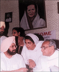 PPCC President Amarinder Singh, former Chief Minister Rajinder Kaur Bhattal and AICC General Secretary Moti Lal Vora in discussion at Punjab Congress Bhavan in Chandigarh on Sunday