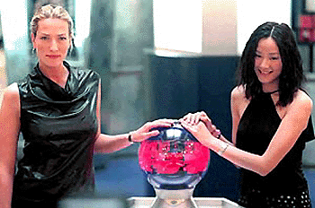 Qu Ying, right, a Chinese supermodel poses with supermodel Tatjana Patitz at an exhibition held by Longines, a well-known watch company, in Beijing. 