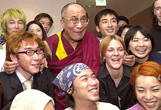 The Dalai Lama is surrounded by a group of youth at a special meeting at a hotel in Urayasu, near Tokyo, on Friday. The Tibetan spiritual leader, currently on a week-long visit to Japan to given lectures, met briefly about 30 students and musicians, most of whom participated in the Tibetan Freedom Concert in 1999