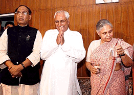 Union Water Resources Minister C. P. Thakur (left) with Haryana Chief Minister Om Prakash Chautala and Delhi Chief Minister Sheila Dikshit at a tripartte meeting in New Delhi on Thursday to solve water crisis of capital