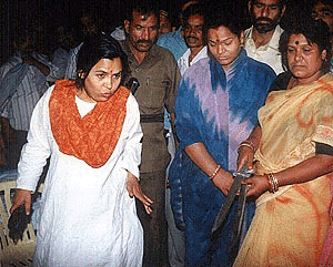 Sadhvi Uma Bharti and others inspecting the weapons seized from two misceants at the site of dharna by former Union Minister in Bhopal on Monday night