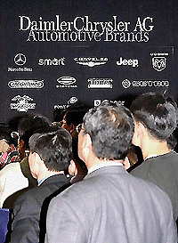 South Korean watch auto makers compete with one another to take over ailing Daewoo Motors Co., in Seoul on Thursday.  AFP