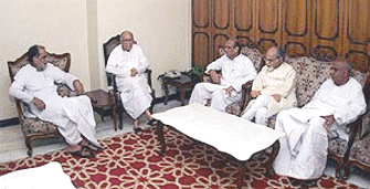 Four former Indian Prime Ministers Chandreshekhar (L), I.K. Gujral (second from right), V.P. Singh and Deve Gowda (R) pose for photographers along with West Bengal Chief Minister and senior Communist party leader Jyoti Basu (second from left) during a meeting in New Delhi on Tuesday