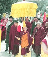 The 11th Panchen Lama Erdeni Losang Qamba Lhunzhub Qoigijabu arrives at the China Advanced Institute of Tibetan Buddism to attend a mass gathering in Beijing on Thursday. The gathering was to mark Propitious Day, when Sakyamuni attained enlightment and immortality