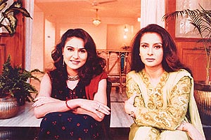 Dhillon (R) in Chust Drust Show