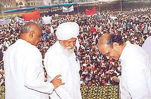 Former Prime Ministers V.P. Singh and H.D. Deve Gowda with CPMs Harkishan Singh Surjeet at a rally of jhuggi dwellers to protest against the demolition of JJ Colonies in Delhi on Sunday