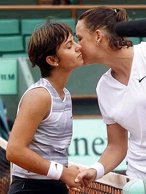 Second-seeded Lindsay Davenport of the USA, right, congratulates Dominique Van Roost of Belgium who defeated her 6-7, 6-4, 6-3 during their first round match at the French Open tennis tournament at Roland Garros stadium in Paris on Wednesday