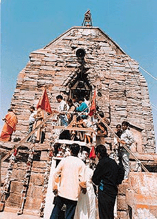 Domestic tourists at the Shankaracharya temple near the Dal Lak in Srinagar