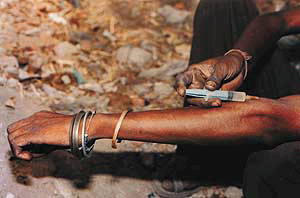 Our photographer Inderjit Verma clicks an addict in action. 