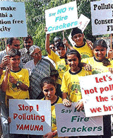Delhi Chief Minister Sheila Dixit with schoolchildren