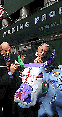 New York Stock Exchange Chairman Richard Grasso, left, joins BASF's CFO Max Dietrich Kley, right, and CEO Jurgen Strube as they paint a bull on the street in front of the NYSE prior to listing ceremonies for the German company, on Wednesday morning