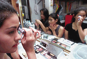 Thai beauty pagent students learn how to apply make-up at a "boot camp" for models preparing Thai women for careers in beauty on Wednesday
