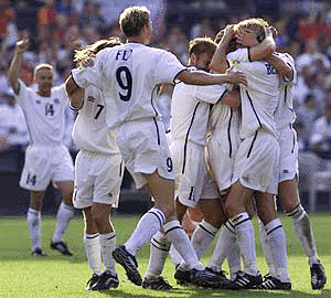 Norway's goal scorer Steffen Iversen is hugged by Andre Bergdolmo (R) and Bent Skammelsrud (3rdR) as team mates Tore Andre Flo (9) and Erik Mykland (7) join them during a European Championship group C match against Spain in Rotterdam on Tuesday