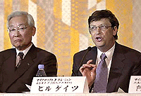   TOKYO : Microsoft Corp. Chairman Bill Gates, right, speaks at a press conference as Hitachi President Etsuhiko Shoyama looks on in Tokyo on Thursday. They announced a wide-ranging global partnership in computer system solution services.  As part of the tie, the companies plan to set up a joint venture by October. AP/PTI photo