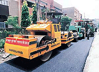 Road berms clearing not uniform