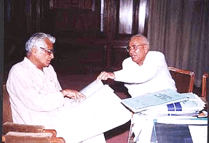 The Haryana Chief Minister, Mr Om Prakash Chautala discussing various issues related to development works of the State with Union Defence Minster, Mr George Fernandes in New Delhi on Tuesday