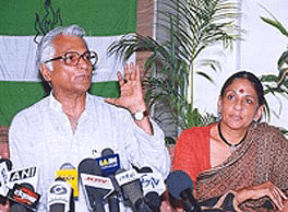 Samta Party leader George Fernandes accompanied by Jaya Jaitley addressing a press conference in New Delhi on Saturday in connection with the recent attacks on Christians all over the country