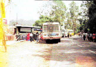 The dhabas where these buses have stopped, are notorious for fleecing customers