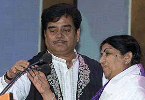 hatrughan Sinha places the microphone for Lata Mangeshkar after she received a special award for outstanding contribution to Indian cinema.