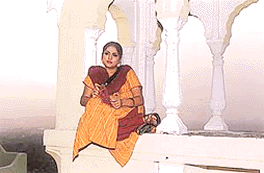 Anjali in a scene from Aja-Aja Parosh at a resort at Nalagarh