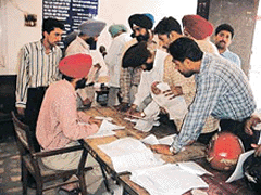 Most of these persons have spent the entire day in the queue, without food and water, for filing the income-tax-return forms as June 30, the last date for filing returns, approaches.