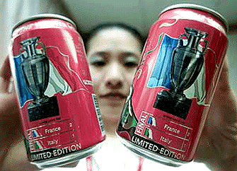 A Thai model shows a new design with the final score between France and Italy in the Euro 2000 Championship on soft drink cans in Bangkok on Monday. The new design was launched to celebrate Frances Euro 2000 Championship