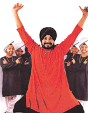 Daler Mehndi dances to the tune of Ek dana, do dane along with his troupe in his new controversial pop album
