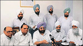 Capt Amarinder Singh, President of the PPCC, flanked by Choudhary Jagjit Singh (left) and Mr Santokh Singh Randhawa (right) addresses a press conference at Punjab Congress Bhavan