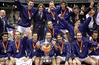 Italy's players react holding the cup after defeating Russia with 3 sets against 2 in the final of the Volleyball World League finals in Rotterdam's Ahoy stadium on Sunday