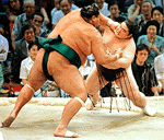 Yokozuna (grand champion) Akebono (L) fights with defending champion Dejima (R) on the 9th day of the Nagoya Grand Sumo tournament in Nagoya on Monday