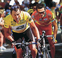 Yellow jersey holder Lance Armstrong (L) of the USA rides with Frenchman Richard Virenque (R Rear) during the 196,5kms 16th stage of the Tour de France cycling race from Courchevel to Morzine in the French Alps on Tuesday