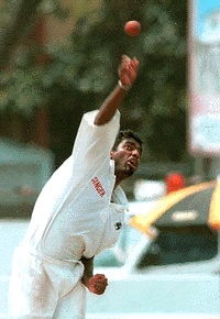 Murali forces SA to follow on