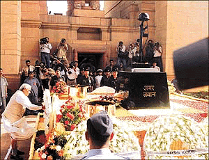 Prime Minister Atal Behari Vajpayee paying homage to Kargil martyrs at Amar Jawan Jyoti to celebrate "Kargil Vijay Diwas" in New Delhi on Wednesday