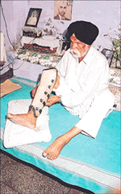 Shamsher Singh showing his injured leg at his residence in Nabha