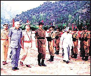J&K Chief Minister Farooq Abdullah and state Home Minister Mushtaq Ahmad Lone inspect the guard of honour at the J&K Police Command at Baramulla in North Kashmir. � photo by Amin War