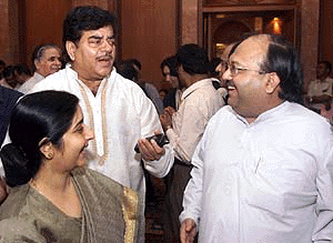 Cine star and MP Shatrughan Sinha shares a joke with BJP leader Sushma Swaraj and Samajwadi Leader Amar Singh at a felicitation function organised by Subbarami Reddy in New Delhi on Wednesday