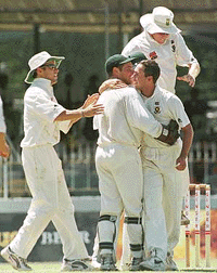 South African fielders (from L) Neil Mckenzie, Mark Boucher, Nicky Boje and Daryll Cullinan, celebrate the dismissal of Sri Lankan batsman Arjuna Ranatunga on the third day of their third and final test in Colombo on Tuesday