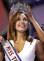 Jillian Parry (18) of Newtown, Pennsylvania, is crowned Miss Teen USA 2000 on Saturday at Shreveport, Louisiana. 