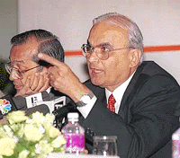 Mr M.A. Pathan, Chairman and Managing Director of Indian Oil Corporation (IOC) addressing a Press conference in New Delhi on Monday