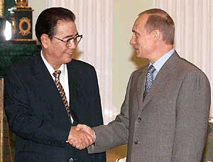 Russian President Vladimir Putin (right) shakes hands with Chinese parliament speaker Li Peng during their meeting in the Kremlin in Moscow, on Wednesday
