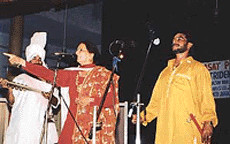 Gurmeet Bawa performs in front of audience.