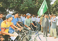 Leut. Gen. JFR Jacob, U.T administrator flaging off the Cycle expedition ( Chandigarh to Kargil ) at the Student centre, Punjab University in Chandigarh on Monday.