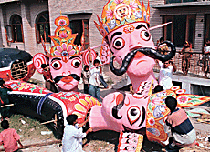 Artists give final touches to effigies of Ravana, Kumbhkarna and Meghnath