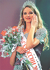 Moscovite Yekaterina Izmail (20) wipes away a tear after winning the ''Russian Beauty 2000'' contest in Moscow on Monday