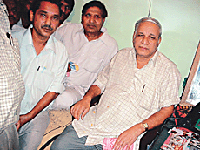 BSP chief Kanshi Ram talking to mediapersons in Ludhiana on Thursday.